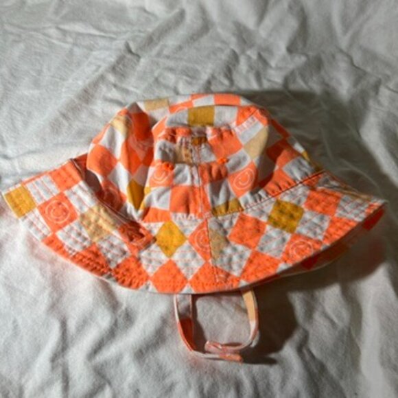 100% Cotton Bucket Hat for Infants Velcro Chin Strap Checkerboard & Smiley Faces - Picture 3 of 7